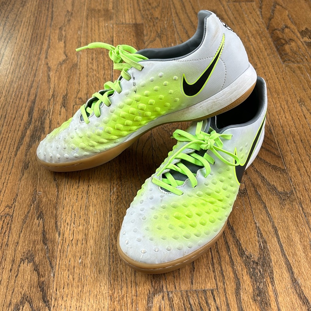 Men’s Nike Macistax Indoor Soccer Shoes